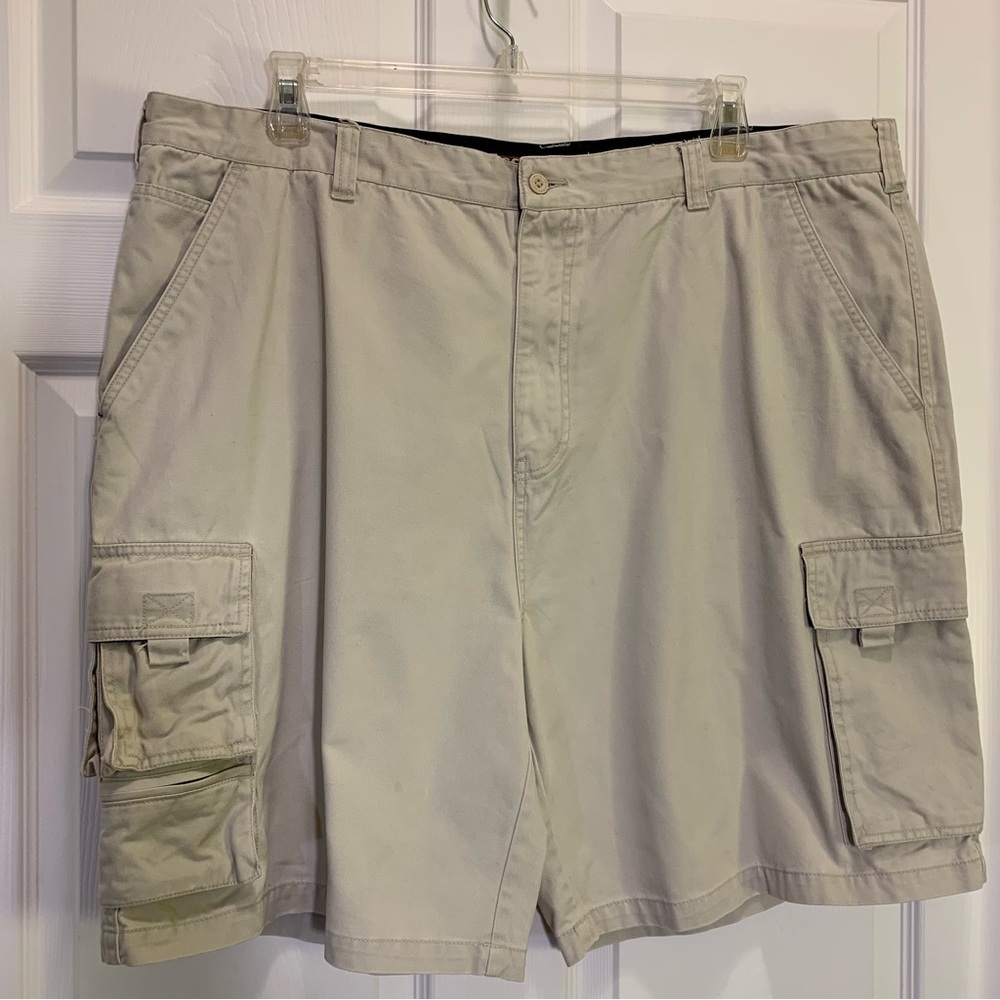 Coliseum Clothing Company Cargo Shorts Size 44